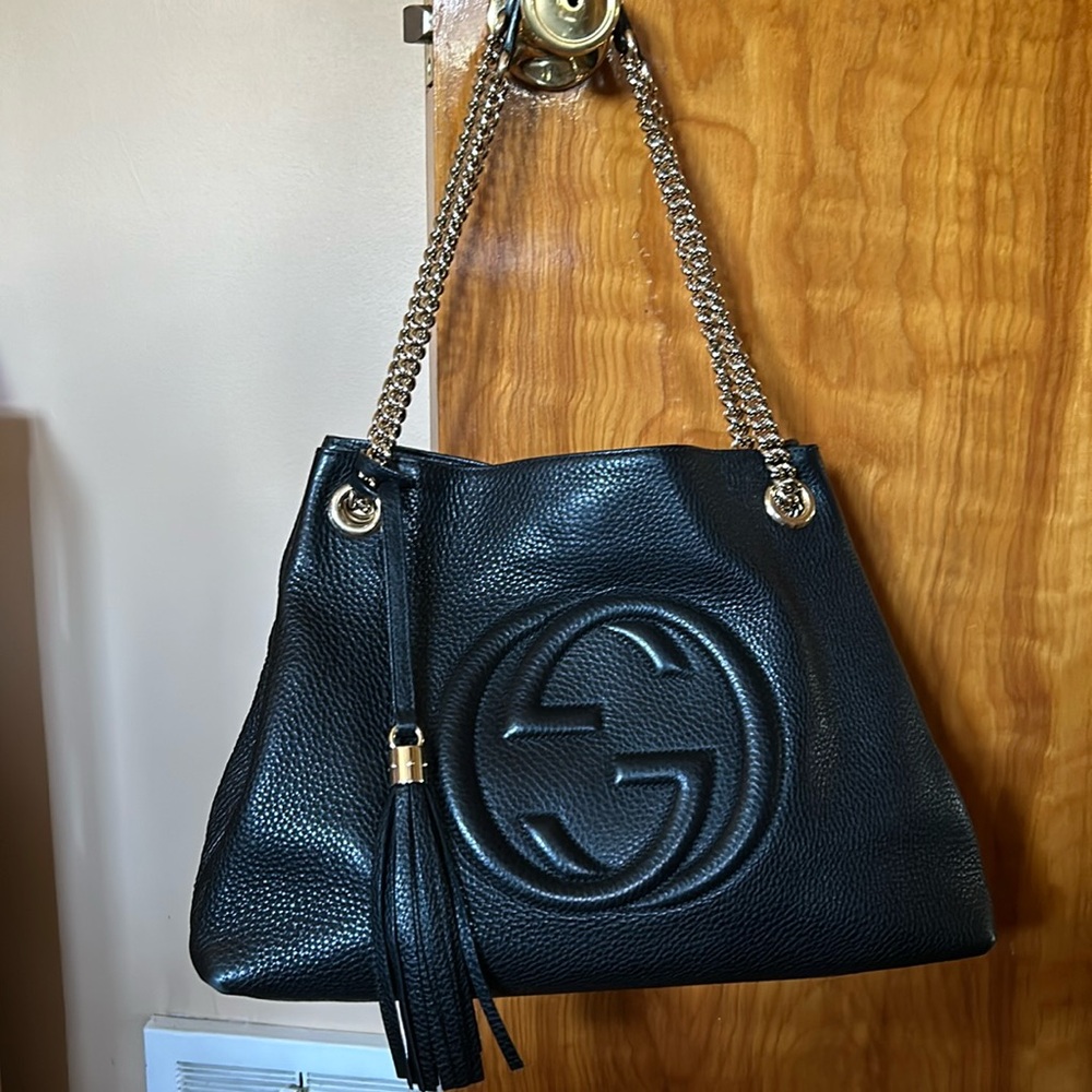 Black gucci leather soho bag